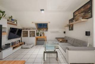 This apartment is located on the third floor.Layout: entrance hall,