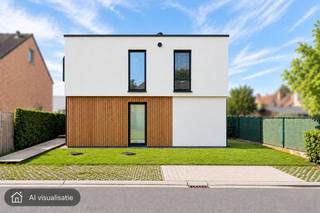 Ontdek deze verrassend ruime woning met een bijzonder veelzijdige indeling, veel woonruimte en tal van mogelijkheden voor grote gezinnen, thuiswerk of hobby’s. De woning is gedeeltelijk verder af te werken, waardoor de nieuwe eigenaar de afwerking volledig naar eigen smaak kan realiseren.<br /><br />Op het gelijkvloers bevinden zich de inkomhal, een ruime woonkamer, afzonderlijk toilet, wasplaats en twee slaapkamers. Eén van deze slaapkamers beschikt over een dressing en biedt bovendien de mogelijkheid om een eigen badkamer te voorzien.<br /><br />Een absolute troef is de volledige onderkeldering. Deze royale ruimte leent zich uitstekend als atelier, hobbyruimte, opslagplaats, mancave of combinatie hiervan.<br /><br />De eerste verdieping omvat drie slaapkamers, een afzonderlijk toilet en badkamer. Daarnaast zijn hier momenteel ook een keuken en woonkamer voorzien. Deze ruimtes kunnen behouden blijven, maar bieden eveneens de mogelijkheid om extra slaapkamers, bureau- of hobbyruimtes te creëren. Hierdoor beschikt de woning over een uitzonderlijk flexibele indeling.<br /><br />De woning beschikt ook over een tuin, praktische tuinberging en een overdekte lounge.<br /><br />Extra pluspunt: de woning behaalt een uitzonderlijk gunstig EPC-label A+ met een energiescore van -40 kWh/(m² jaar) en beschikt over zonnepanelen. <br /><br />Een ruime, energiezuinige woning met bijzonder veel potentieel voor wie op zoek is naar ruimte én flexibiliteit.<br /><br />De keuken en badkamer op het gelijkvloers dient nog door de koper geplaatst en afgewerkt te worden. Alsook de buitenafwerking van de woning dient nog door de koper te worden voltooid.<br /><br />Wenst u meer informatie of een bezoek ter plaatse? contacteer ons via 09 395 05 40 of verkoop@concept-home.be 