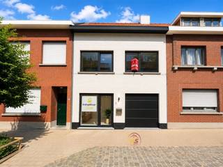 Info & Visit: 0494 69 36 09 - Voor de beschrijving en de wettelijke informatieplicht (art.5.2.6 VCRO en Watertoets, EPC, EPC-nummer,…) verwijzen we naar de advertentie op de website van Immo Derveaux te bereiken via - https://www.immoderveaux.be - waar u ook andere interessante panden kan terugvinden. De inhoud van deze advertentie valt onder de uitsluitende aansprakelijkheid en verantwoordelijkheid van Immo Derveaux, Vincent Derveaux BIV 513 924, die ons deze advertentie heeft aangeleverd. Klachten of opmerkingen over de inhoud dienen rechtstreeks aan Immo Derveaux kenbaar gemaakt worden via e-mail: - info@immoderveaux.be -***xxxINW-Derveaux-