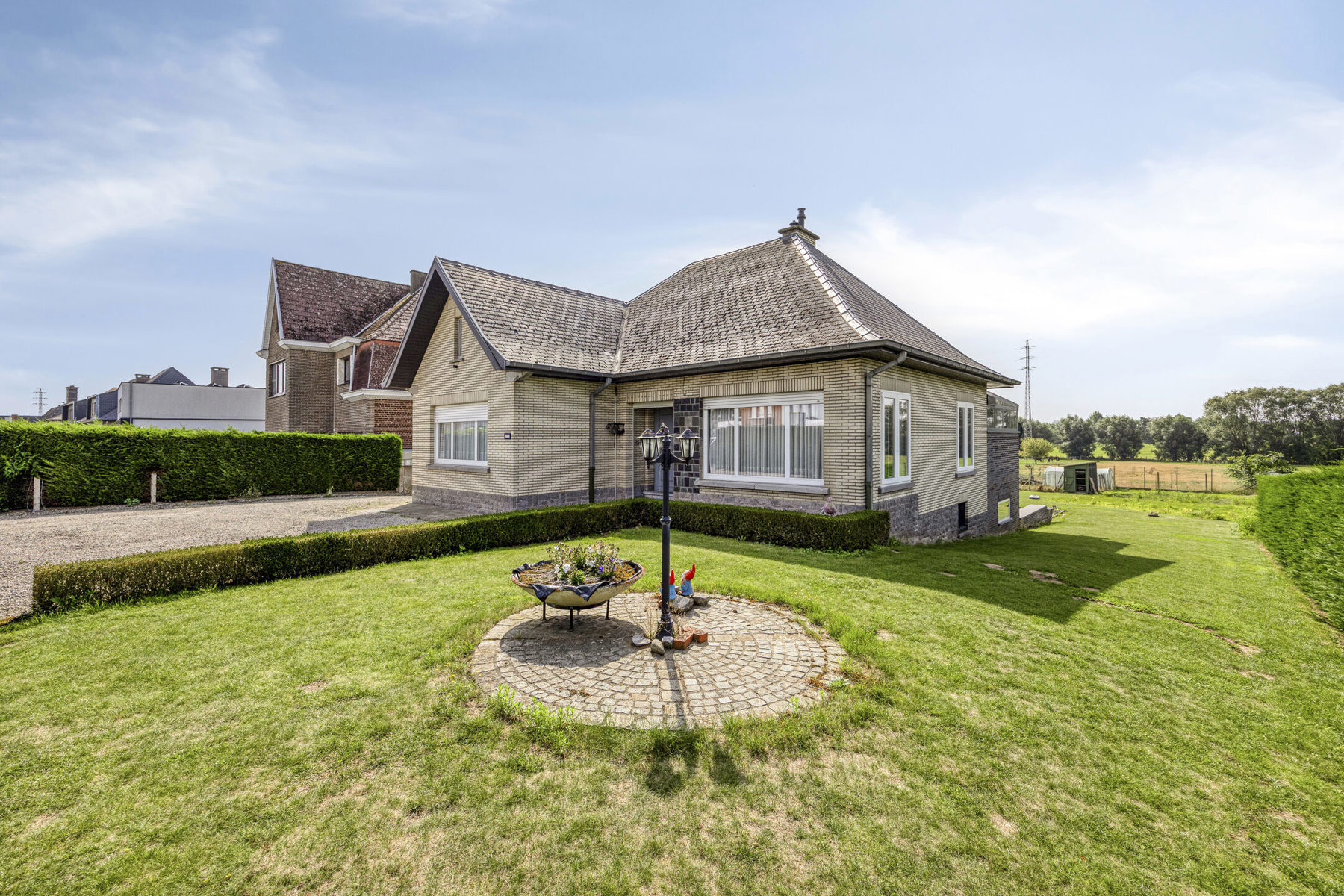 Vrijstaande woning met grote tuin en veel potentieel - foto 1