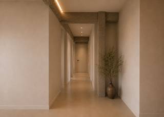 Ontdek deze exclusieve duplex van 134 m² op de 4de en 5de verdieping, uitstekend gelegen aan de Ankerrui in Antwerpen. Het appartement wordt volledig high-end afgeleverd, met bijzondere aandacht voor kwaliteit, comfort en een stijlvolle afwerking. De lift bedient beide verdiepingen, een absolute troef voor comfortabel wonen.<br /><br />Op de 4de verdieping bevinden zich de zithoek, een apart toilet en 2 slaapkamers, waarvan één rechtstreeks toegang geeft tot het terras.<br /><br />De 5de verdieping vormt het leefhart van de duplex met een ruime keuken en eethoek, aangevuld met een praktische berging en tweede toilet.<br /><br />Ook energiezuinigheid staat centraal dankzij 3 zonnepanelen met een totaal vermogen van 1.500 kWh.<br /><br />Een unieke combinatie van luxe, ruimte en stadsleven, met winkels, horeca, openbaar vervoer en het historische centrum vlakbij.<br /><br />Een kelderberging is verplicht aan te kopen (prijzen vanaf € 8.250). Optionele dubbele garage: € 67.500.<br />Heeft u interesse in deze eigendom? Neem dan contact op met ons kantoor via 03 360 85 30 en wij geven u alle bijkomende inlichtingen.