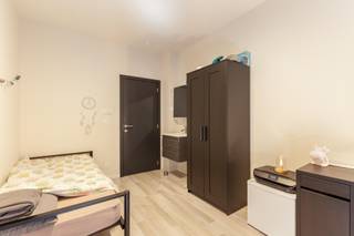 ENKEL VOOR STUDENTEN / ONLY FOR STUDENTS!Achter deze charmante gevel treft u een studentenresidentie aan waar we verschillende studentenkamers met...