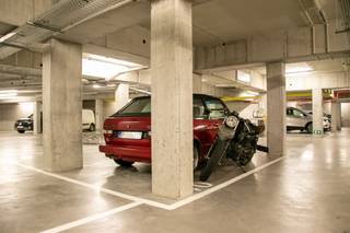 Ondergrondse, afgesloten parkeerplaats in het centrum van Kortrijk. Nabij de Veemarkt, shopping, winkelstraten, ...