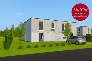 Nieuwbouw half open bebouwing rustig gelegen in Kampenhout.<br /><br />Ontdek deze nieuwbouw gezinswoning op ruim perceel grond van 12are 70ca te Kampenhout.<br /><br /><strong>BTW tarief van 6% is mogelijk - contacteer ons voor meer info.</strong><br /><br />Met een moderne uitstraling en een beschikbare woonoppervlakte van 255m² wordt dit de ideale gezinswoningen voor gezinnen die op zoek zijn naar een energiezuinige, rustig gelegen nieuwbouwwoning. <br /><br />Dit kleinschalig nieuwbouwproject bestaat uit 2 halfopen bebouwingen en is gelegen aan de Hubert Tobbackstraat 33 te Kampenhout. Het betreft een residentiële straat, rustig gelegen en toch zeer bereikbaar naar E19 - Leuven en Mechelen.<br />Vlakbij op wandelafstand kan u genieten van de open velden, bossen en de Leuvense Vaart. Openbaar vervoer en alle mogelijk winkels zijn in de buurt beschikbaar.<br /><br /><u><strong>Troeven;</strong></u><br /><br />* Nieuwbouw 2026<br />* Inspraak in afwerking door de koper waar mogelijk.<br />* Warmtepomp<br />* Vloerverwarming<br />* Ventilatie D<br />* 10 zonnepanelen<br />* 3 of 4 volwaardige slaapkamers mogelijk<br />* Ruime afwerkingsbudgetten<br /><br /><br />Prijzen zijn inclusief afwerking volgens lastenboek en exclusief BTW en aankoopkosten.<br /><br /><br />Interesse of meer info? Maak een afspraak via 0477/ 29 72 50 of ken@immovos.be.<br />