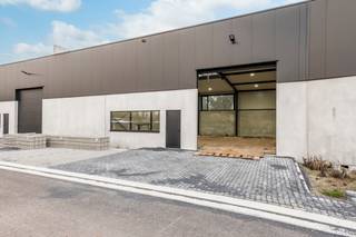 Dit kwalitatieve nieuwbouwproject bestaat uit 9 duurzame KMO-units, aangevuld met een loft en een landschapskantoor, en is gelegen te...