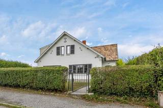 Voor meer info of bezoek, bel 02/884.23.23 - In het groene en gegeerde Neerpede (Anderlecht) vindt u deze ruime gezinswoning die comfort...