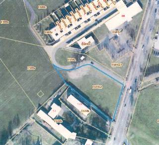 Op een strategische ligging langs de Torhoutsesteenweg in Zedelgem bevindt zich dit uitgestrekte stuk weiland van 3.588 m².Dit perceel biedt een...