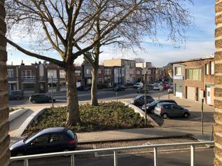 <p><span>Bent u op zoek naar een gelijkvloersappartement met 1 grote slaapkamer, een overdekt terras en grote tuin met veel privacy?  Dan is dit aantrekkelijk geprijsd appartement te Wilrijk- Valaar iets voor U. Heel rustig gelegen aan de kerk en vlakbij verschillende supermarkten. Auto kunt u vlot parkeren. Het appartement is gelegen in een klein gebouw met slechts 3 appartementen, het hoofddak is geîsoleerd, de verwarminginstallatie is helemaal vernieuwd en u krijgt een grote kelder erbij. Alsook de elektrische installatie is conform ** Er is geen lift en geen syndicus dus heel lage gemeenschappelijke kosten</span></p><ul><li><span>living 30,75m²</span></li><li><span>slaapkamer 14,8m²</span></li><li><span>keuken 16m²</span></li><li><span>overdekt terras 10,70m²</span></li><li><span>tuin 57,20m²</span></li></ul>