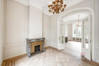 Exceptional prestige property for rent in one of the best residential areas in the east of Brussels. It comprises a basement, ground floor and 2...