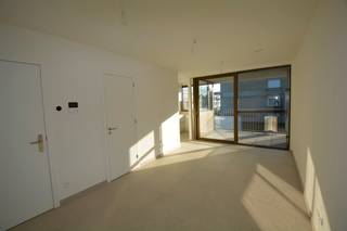 Energiezuinig nieuwbouwappartement op de eerste verdieping met 1 slaapkamer, prachtig terras, ondergrondse autostaanplaats en kelder, gelegen...