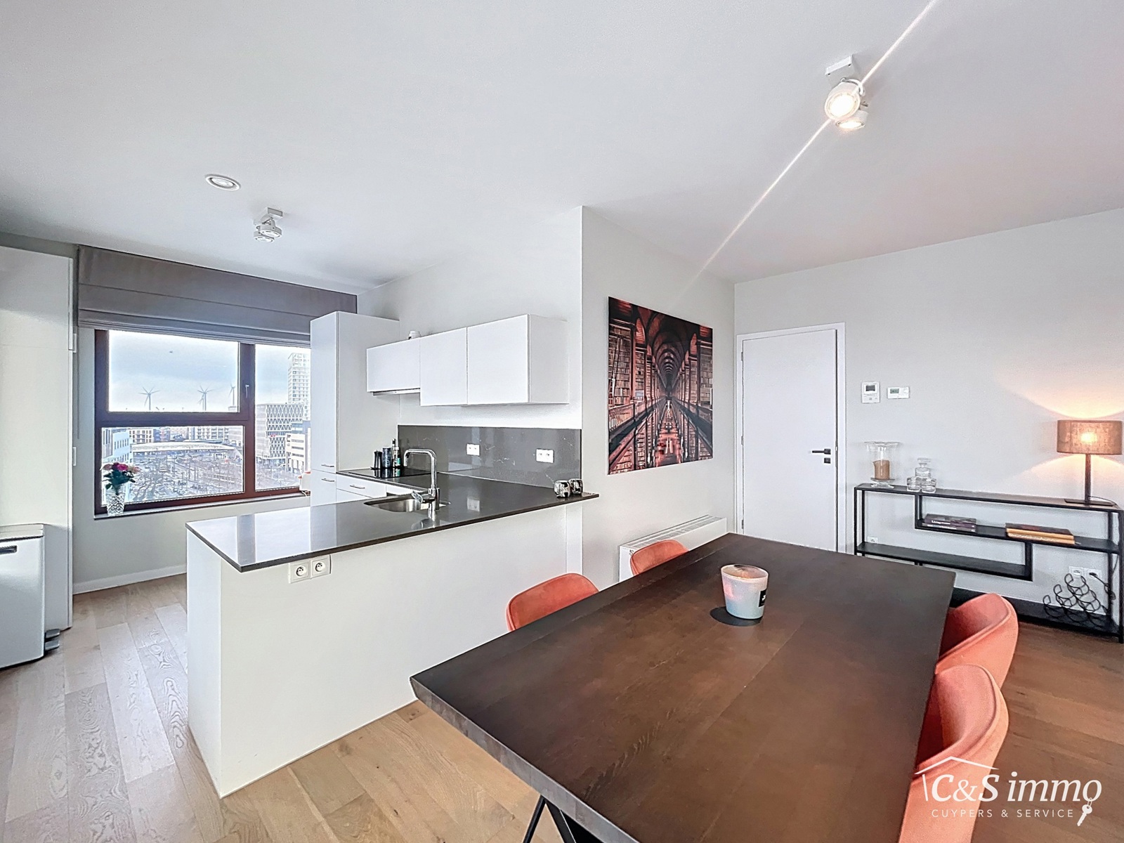 Stijlvol bemeubeld hoekappartement op de 8e verdieping met terras - foto 3