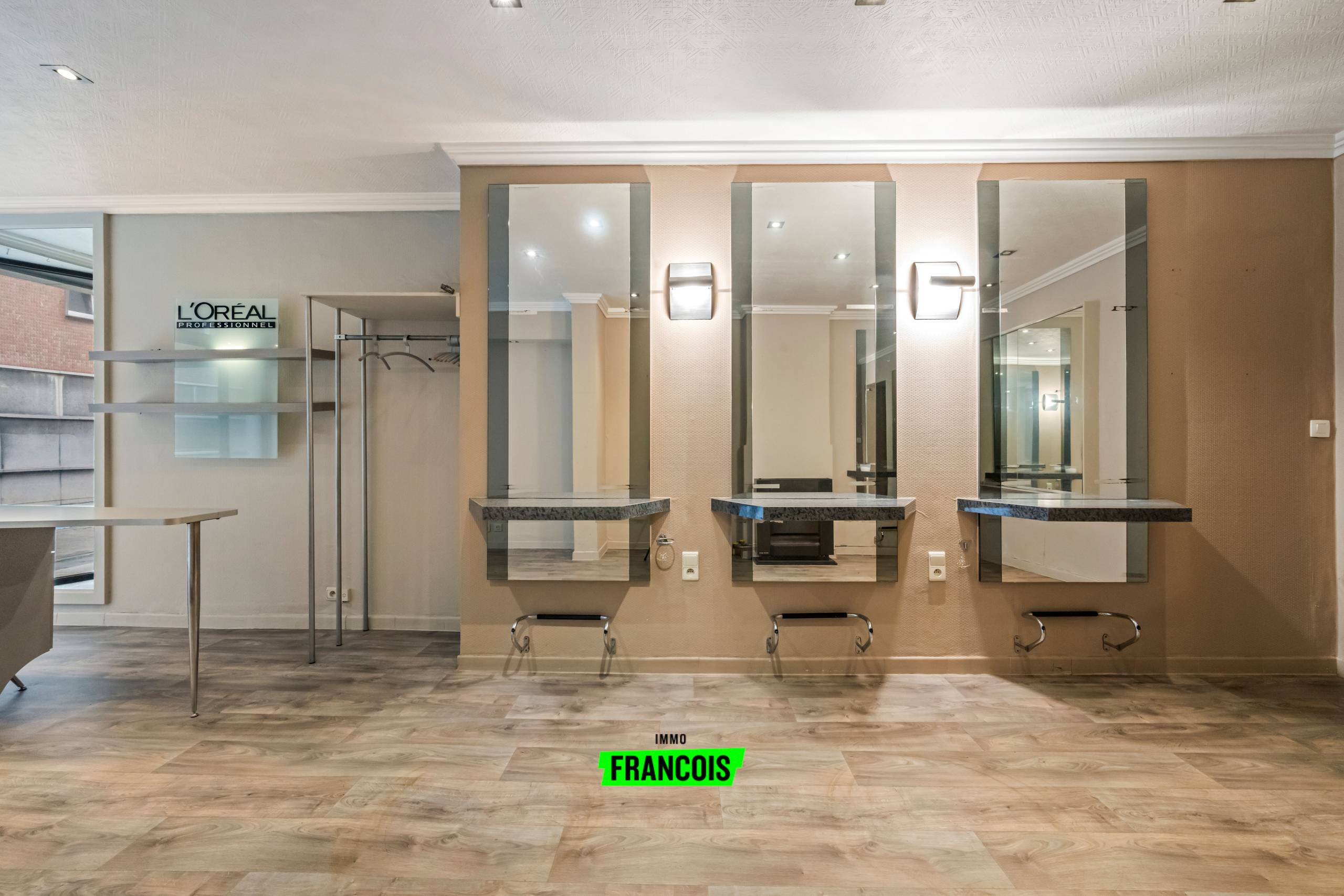 Handelsgelijkvloers pal in stads-en winkelcentrum van Oostende - foto 5