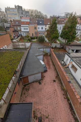 Opbrengsteigendom met vier appartementen en vier garages te Anderlecht.Volledig verhuurd opbrengstgebouw op een strategische locatie aan de...