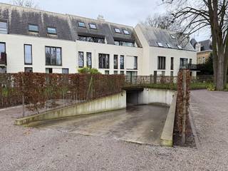 Deze ondergrondse staanplaats te koop in Olsene is gelegen op centrale ligging in residentie Huis De borghgrave I.Afmetingen: 3,50m x 6m