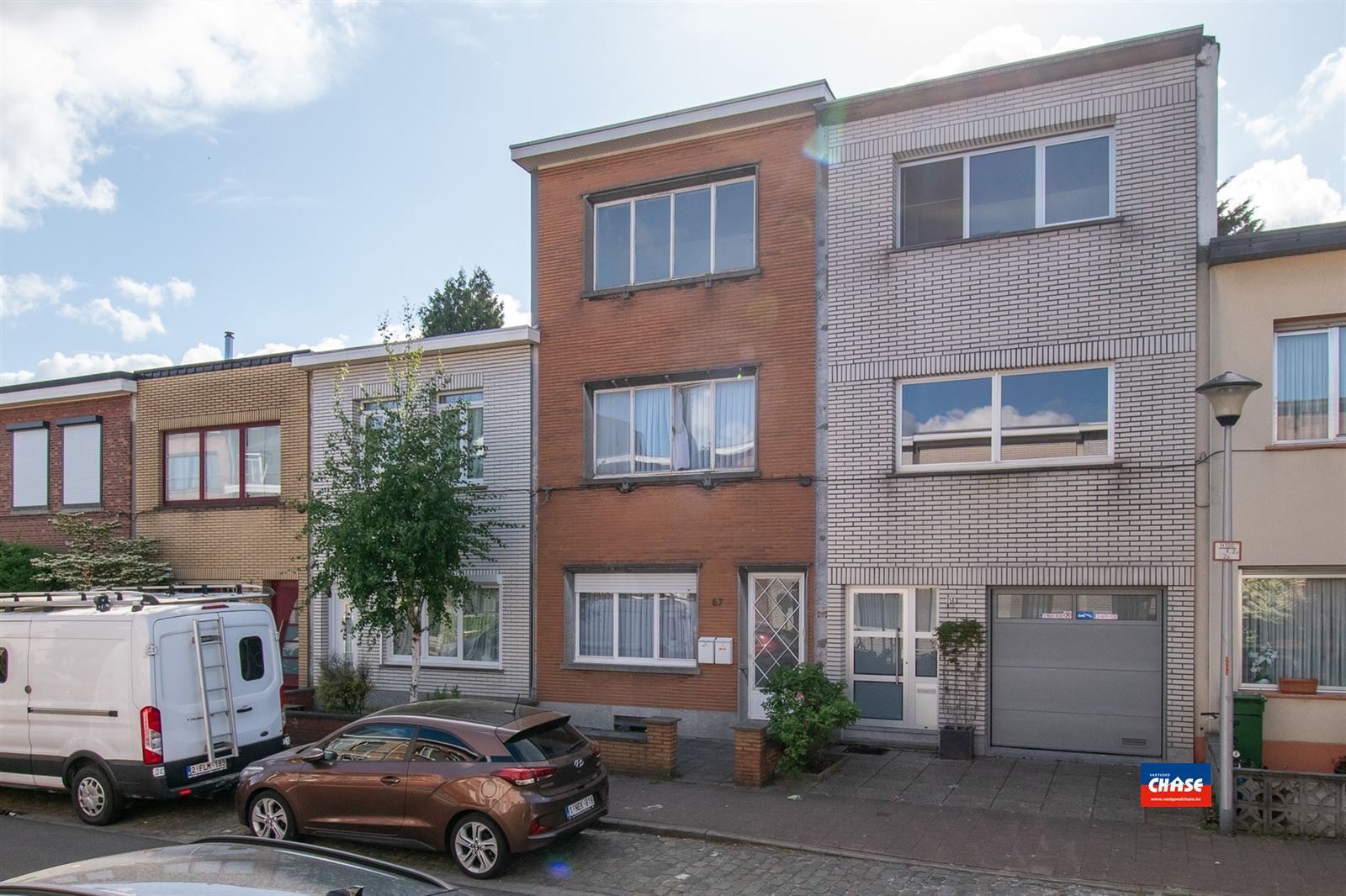 Te renoveren rijwoning met 4 à 5 slaapkamers - foto 1