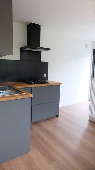 Dit appartement is gelegen op een hele rustige en stille locatie in Burcht, nabij de Schelde.Op de eerste verdieping van het gebouw hebben we deze...