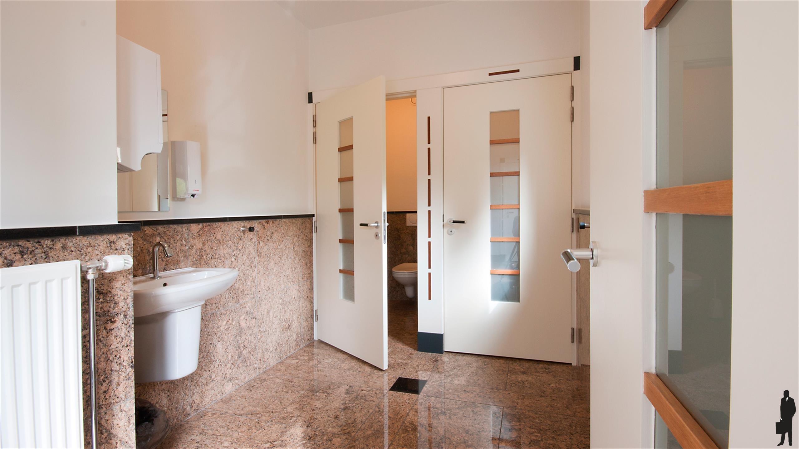 Kantoren 20 m² tot 260 m² te huur in Turnhout. Vanaf €280/mnd  - foto 5