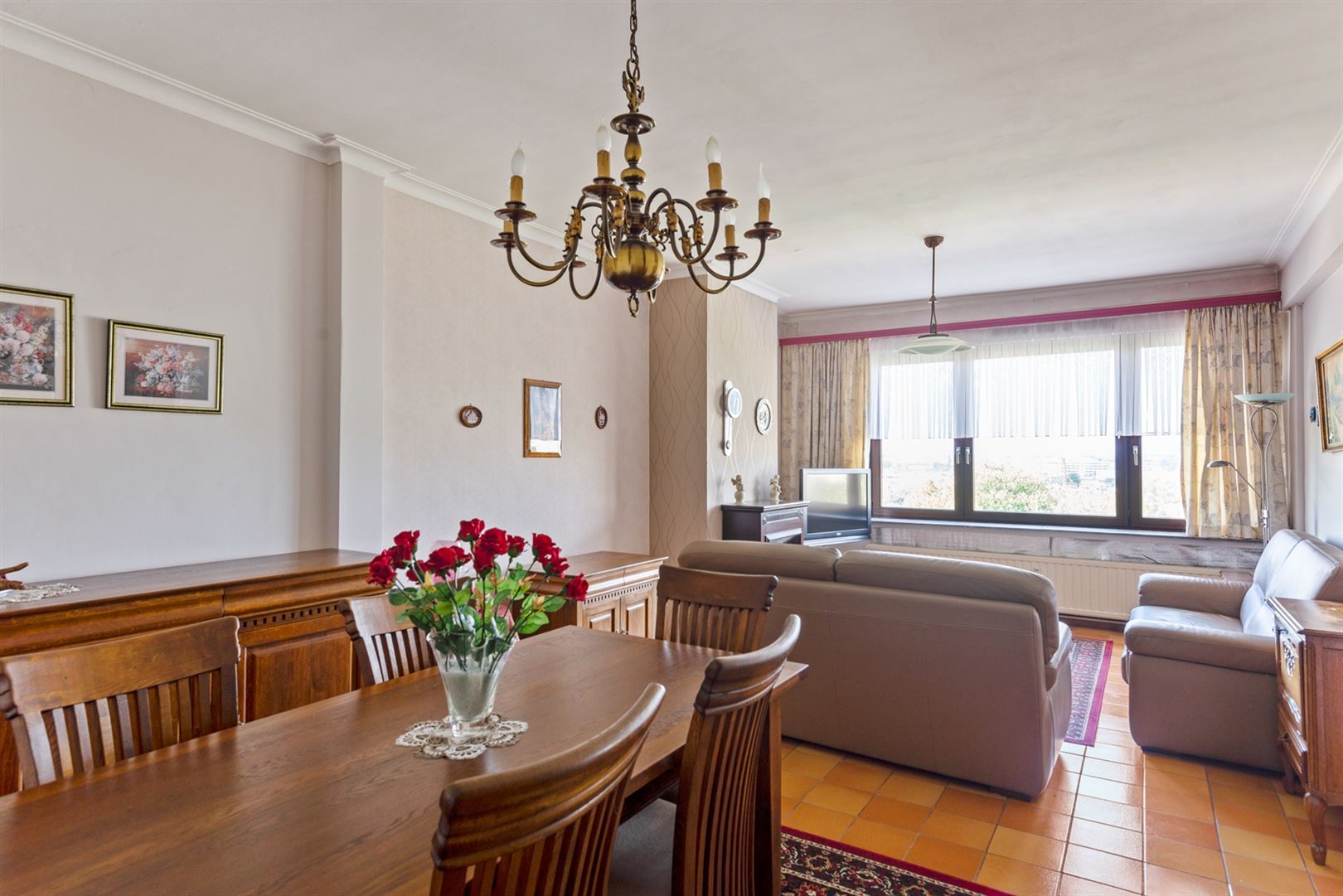 Centraal gelegen appartement met panoramisch zicht. - foto 2