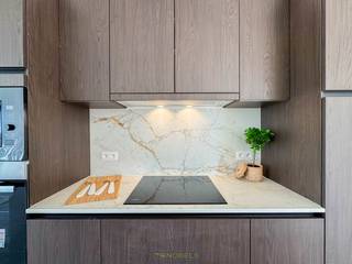 <span><u><strong>Geniet NU van het voordelig 6% BTW-STELSEL op de volledige prijs<br />---> 445.200 EURO incl. BTW</strong></u></span><br /><br />STIJLVOL AFGEWERKT NIEUWBOUWPROJECT met moderne architectuur en een PRACHTIG VERGEZICHT OP HET HISTORISCHE CENTRUM VAN RONSE EN VLAK AAN HET HOTONDBOS: deze VIER ENERGIEZUINIGE WONINGEN, elk voorzien van CARPORT EN EIGEN OPRIT, combineren hedendaags wooncomfort met een LIGGING IN EEN RUSTIGE, LANDELIJKE OMGEVING. Afgewerkt met HOOGWAARDIGE MATERIALEN, zoals vloerverwarming (incl. KOELING), aluminium schrijnwerk en ZONNEPANELEN. Met een bewoonbare oppervlakte van 144 m² en ZUIDWESTGERICHTE PERCELEN van 256 m² tot 791 m² geniet je hier VAN MAXIMALE LICHTINVAL EN ZONOVERGOTEN TUINEN. De woningen liggen in een VERKEERSLUWE STRAAT, waardoor je volop van de stilte kan genieten, terwijl je toch snel verbonden bent met de BELANGRIJKSTE INVALSWEGEN RICHTING STAD EN NATUUR. Elk huis wordt gebouwd door een ERVAREN AANNEMER die kwaliteit, comfort en duurzaamheid hoog in het vaandel draagt. Bovendien heb je als koper de UNIEKE KANS om de AFWERKING VOLLEDIG NAAR EIGEN SMAAK te bepalen, zodat jouw nieuwe thuis perfect aansluit bij je levensstijl.<br /><br /><span><strong>Adres: Kapellestraat 200D te Ronse</strong></span>