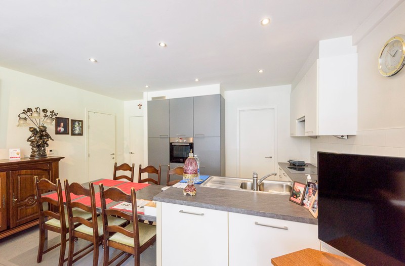 Gerenoveerd gelijkvloersappartement - photo 3