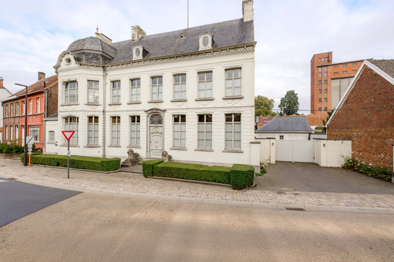 🏡 Unieke herenwoning te huur in het hart van Aarsele! - foto 5