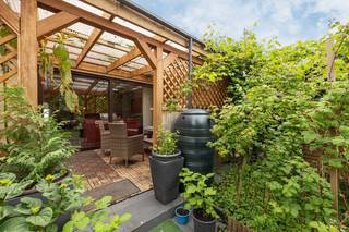  Instapklare woning met 4 à 5 slpkmrs, inpandige garage en een tuin om van te genieten op gegeerde ligging in Merksem Verrassend ruime woning met...