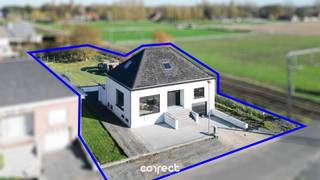 Alleenstaande villa met heel wat mogelijkheden! STARTPRIJS: Elk bod boven deze startprijs, wordt voorgelegd aan de eigenaars, die al dan niet kunnen...