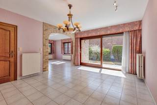 This exceptionally spacious and solidly built open building in Herdersbruggestraat combines an abundance of space with an excellent energy score. The house has many options. Located in charming Dudzele, you can enjoy a residential location here. You can be in historic Bruges in just a few minutes or enjoy the sea breeze on the coast. <br /><br />The house has a spacious driveway and an indoor garage, so parking in Dudzele is no problem. This makes the property the ideal base for those looking for quality real estate in the region.<br /><br />In<br /><br />The property is offered through the Pre-sale formula. Between 08/08/2026 09:00 and 15/08/2026 18:00, you can come visit the property by appointment and make an offer. The listed price is a starting price. For further information, please contact the property agent.<br /><br />Register of measures: pending<br /><br />These AI visualizations are intended as inspiration. No technical specifications, urban planning regulations, or concrete realization possibilities were taken into account.