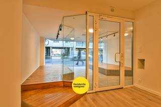 Centraal gelegen handelsruimte nabij de winkelstraat, de Mercator en het Leopoldpark. De handelszaak bestaat uit een winkelruimte, bergruimte,...