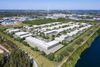 <strong>LOT 3 VAN 50A66CA GELEGEN IN DE NIEUWE KMO-ZONE TE LANKLAAR.<br /><br /></strong>---<br /><span>Deze nieuwe KMO-zone is gelgen op het industrieterrein te Lanklaar. In het verlengde van de Vilvertstraat zijn er nieuwe wegen aangelegd voor de ontsluiting van deze site. </span><br /><br /><strong>DESIGN &amp; BUILD:</strong><br /><span>U kan ervoor opteren om een perceel grond te kopen en zelf in te staan voor de opvolging van het bouwproces.</span><br /><br /><span>Echter is het ook mogelijk om een gebouw op maat van uw wensen te laten ontwikkelen. U wordt in dat geval volledig ontzorgd en het hele bouwproces wordt zo van u overgenomen. Uiteraard alles in nauw overleg met u als opdrachtgever. U koopt in dat geval dus een perceel grond én een gebouw dat op maat van uw wensen en behoeften wordt gebouwd. </span><br /><br /><strong>BOUWVOORRSCHRIFTEN:</strong><br /><span>Deze site is gelegen in het GRUP "Bedrijventerrein Lanklaar" in de zone "lokaal bedrijvigheid".</span><br /><br /><span>Volgende hoofdactiviteiten zijn toegelaten:</span><br /><span>- productie, verwerking en bewerking van goederen;</span><br /><span>- onderzoeks- en ontwikkelingsactiviteiten;</span><br /><span>- dienstverlenende bedrijven, dit zijn bedrijven die diensten verlenen aan andere bedrijven; </span><br /><span>- productie en distributie van energie;</span><br /><span>- verder zijn kantoren en toonzalen gekoppeld aan de toegelaten hoofdactiviteit toegelaten (zuivere kleinhandel is evenwel niet toegalaten). Er kan één woongelegenheid per bedrijf (max. 200m² vloeroppervlakte) voorzien worden.</span><br /><br /><span>Inrichting:</span><br /><span>- bouwhoogte: max. 15m</span><br /><span>- afstand zijdelingse perceelsgrens: 5m en mits gunstig advies brandweer</span><br /><span>- bouwen op perceelsgrens of bouwen op minder dan 5m afstand van de perceelsgrens mist akkoord aanpalende eigenaar en gusntig advies brandweer</span><br /><br /><span>De volledige voorschriften van het GRUP zijn op aanvraag te bekomen.</span><br /><strong><br />Prijzen:</strong><br /><span>De vermelde prijzen zijn exclusief BTW (op aandeel wegenis), verkooprechten, aktekosten, ereloon notaris, opzoekingskosten en plan- en metingskosten. Contacteer ons voor een volledig prijsoverzicht. </span><br /><br /><span>Bekijkt u deze advertentie via een aanverwante vastgoedsite, surf dan zeker naar onze website </span><strong>www.N78vastgoed.be</strong><span> voor een uitgebreide beschrijving en plannen. </span><br /><br /><strong>Meer info: +32 (0)89 86 18 88 of info@N78vastgoed.be</strong>