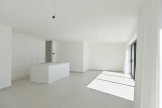 Uniek nieuwbouwappartement met zeer groot terras en 2 slaapkamers te koop.Stap binnen in dit uitzonderlijk nieuw appartement op het 1ste verdiep waar...