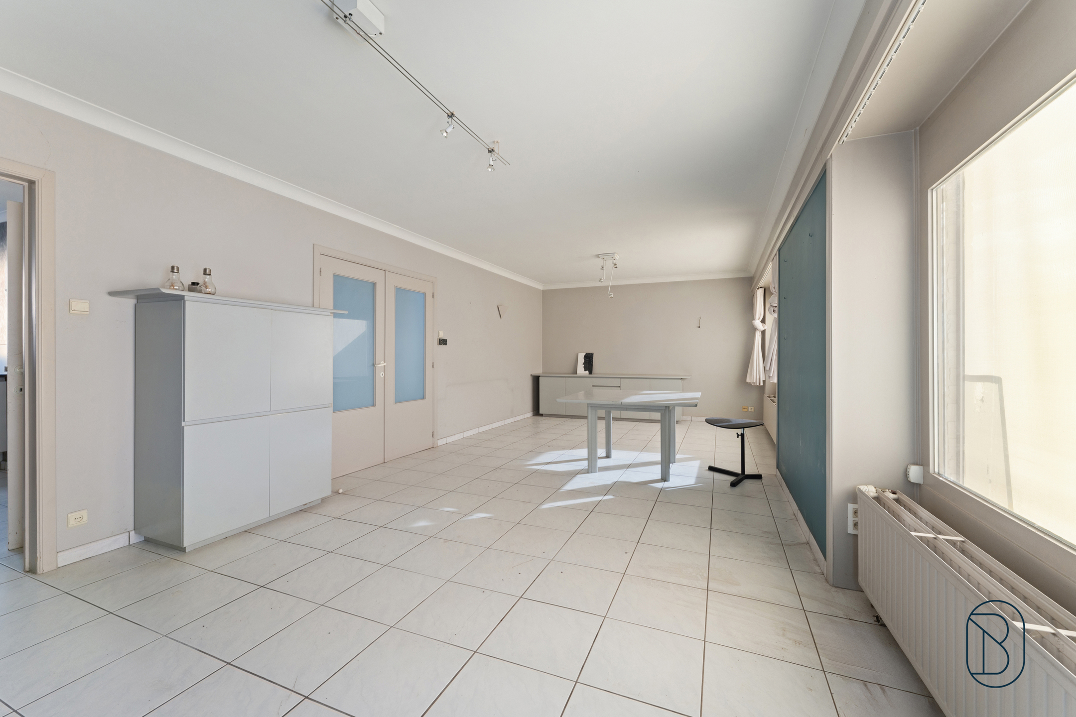 Grote woning met oprit, 2 garages, tuin, en praktijk! - foto 3