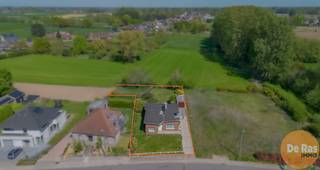 KIJKDAG ZAT. 23/05/26 VAN 10U TOT 12U (OP AFSPRAAK!!)Deze charmante bungalow is rustig en landelijk gelegen, terwijl u toch geniet van een...