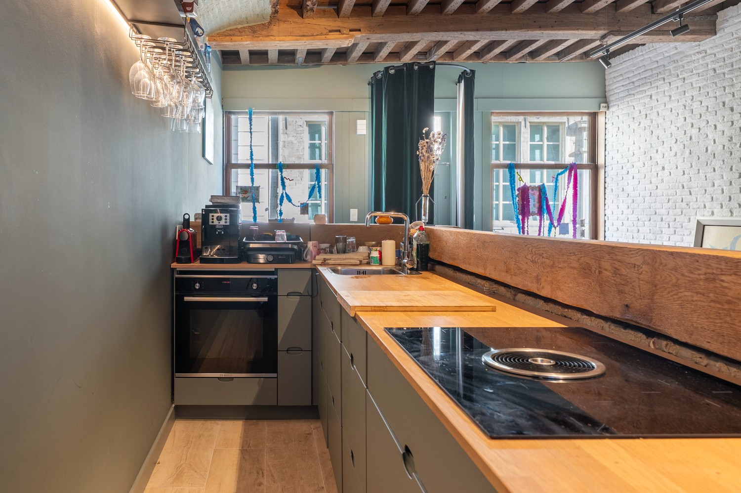 Karaktervolle woning met originele bar in hartje Antwerpen - foto 5
