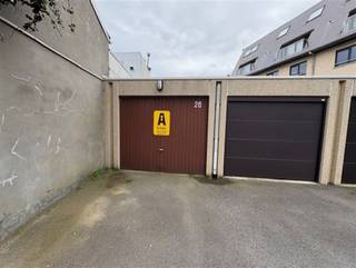  Gemakkelijke te bereiken garagebox in Meeuwenlaan.Prijs: 280€/3 maand...