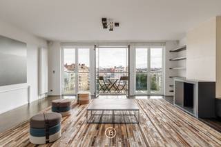 Prachtig 2-slaapkamer duplexappartement op een topligging aan de Vijvers van Elsene met een adembenemend uitzicht op de Koningstuin. Hier geniet u...