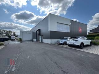 Bâtiment commercial composé d'un entrepôt de 788 m² et d'un bureau de 220 m² à vendre. Superbement situé dans la zone industrielle Klein-Bijgaarden,...