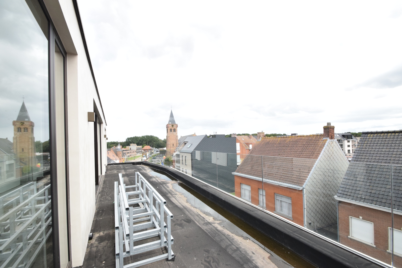 LUXUEUS AFGEWERKTE PENTHOUSE MET 2 SLPKS EN GROTE ZONGERICHTE TERRASSEN (98 M2) - foto 5