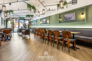 Voor meer info en foto’s, surf naar www.swevers.be – Dit handelspand met appartement aan de Koolmijnlaan 193 in Heusden-Zolder biedt een...