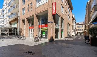 Dit commerciële hoekpand ligt pal op de levendige Groentemarkt. Door de ligging en grote raampartijen geniet u hier van optimale visibiliteit en...
