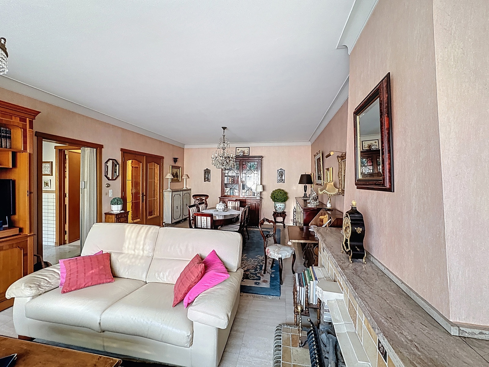 Stijlvolle bel-étage met ZW-tuin, garage + 3 staanplaatsen! - foto 4