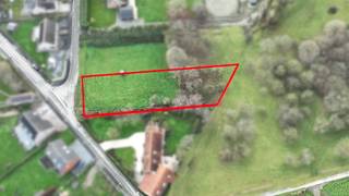 SOUS OPTION Silly, Hellebecq, situé dans un environnement campagnard, au calme, un magnifique lot composés d'un grand terrain à bâtir de 16 ares et...