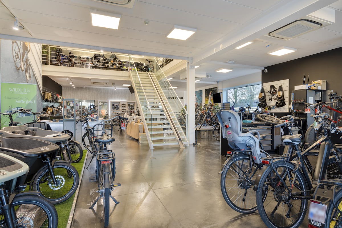 Société de patrimoine avec des locaux commerciaux loués à un endroit bien en vue à Lommel à vendre - photo 4