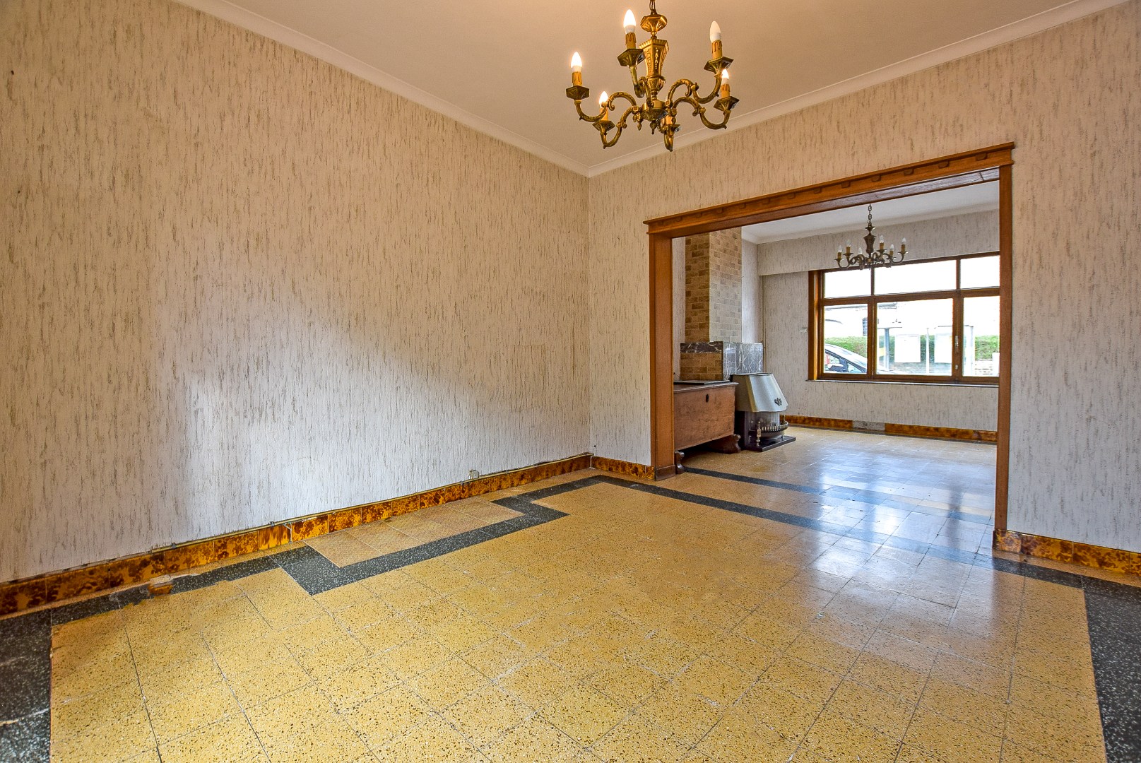 Zeer ruime te renoveren woning met statige gevel op 445 m² met zuid-west georiënteerde tuin. - foto 5