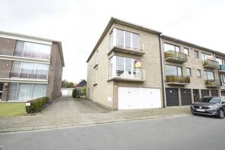 Dit aangename appartement bevindt zich op de eerste verdieping van een kleinschalig gebouw, centraal gelegen in Zwijndrecht.Dankzij de ligging ben je...