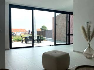 Welkom in deze prachtige woning gelegen in het hart van Deerlijk, Sint Lodewijk!Met een royale bewoonbare oppervlakte van 230m² biedt deze woning een...