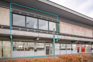 Kantoorgebouw gelegen in de transportzone van Meer, op de grens met Nederland. Uitstekende logistieke ligging, nabij de op– en afrit E19 Antwerpen...