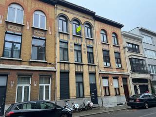 Dit duplex appartement op de tweede verdieping van een kleinschalig gebouw (slechts 3 appartementen) biedt veel ruimte en comfort ineen levendige...