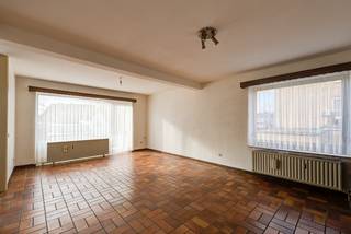 VERZORGD APPARTEMENT MET 3 SLAAPKAMERS, RUIM TERRAS EN AUTOSTAANPLAATS NABIJ HET CENTRUM VAN BILZENDit verzorgde appartement vinden we terug aan de...