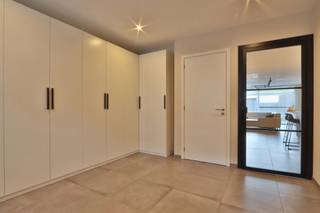 Op zoek naar een recente woning met tuin in hartje Beveren?Deze rijwoning met 2 slaapkamers is gelegen op wandelafstand van de winkelstraten en...